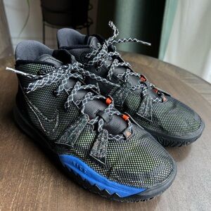 EUC Kyrie Irving Nike Kyrie 7 GS - NBA Basketball -‎ Youth 5 (Ladies 6.5/7)